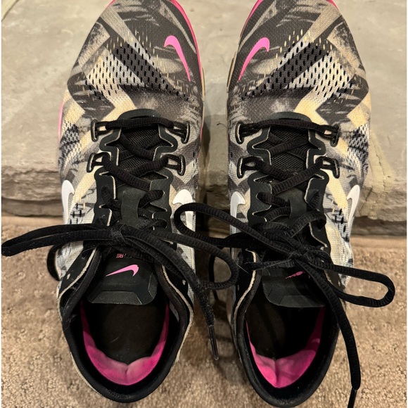 Nike tennis shoes - Picture 2 of 3